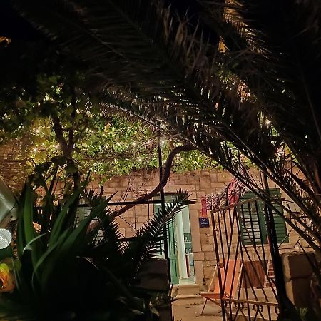Beach House Gusla Komiza Luaran gambar