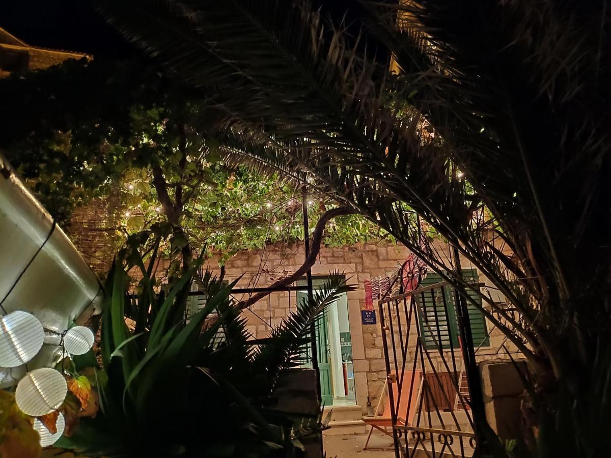 Beach House Gusla Komiza Luaran gambar