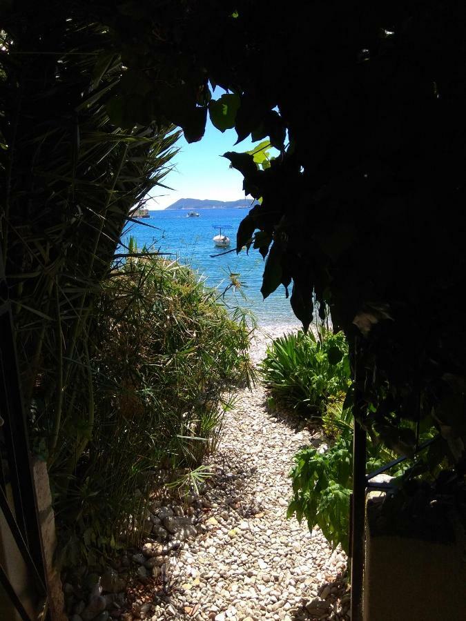 Beach House Gusla Komiza Luaran gambar